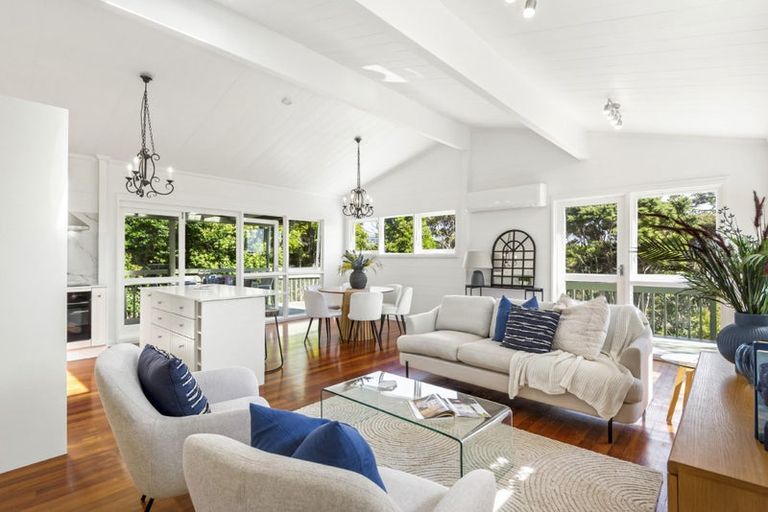 Photo of property in 7 Tranquil Glade, Hillcrest, Auckland, 0627