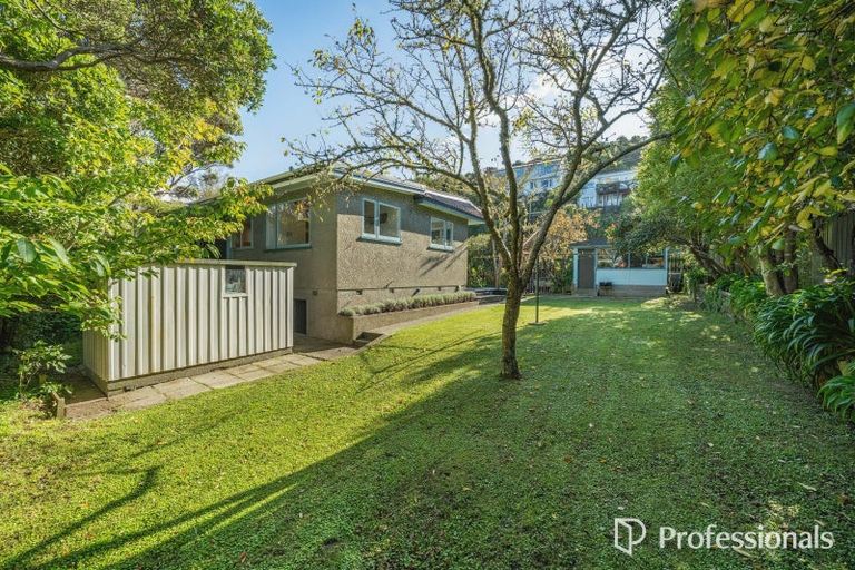 Photo of property in 20 London Road, Korokoro, Lower Hutt, 5012