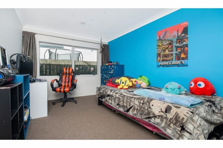 Photo of property in 19 Magnolia Drive, Waiuku, 2123