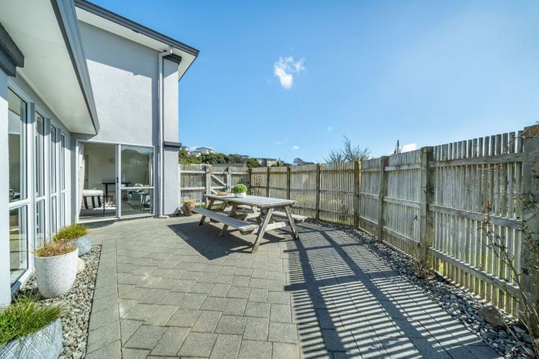 Photo of property in 12 Lanyon Place, Whitby, Porirua, 5024