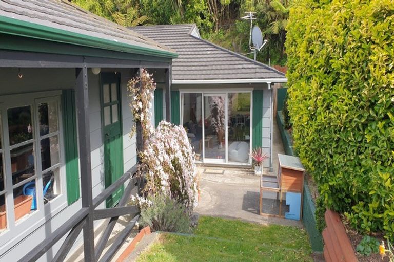 Photo of property in 40f2 Salford Street, Newlands, Wellington, 6037