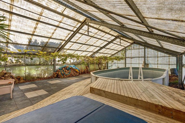 Photo of property in 42 Koraha Road, Kumeu, 0892
