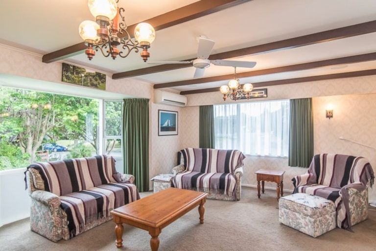 Photo of property in 75 Nimmo Avenue East, Waikanae, 5036