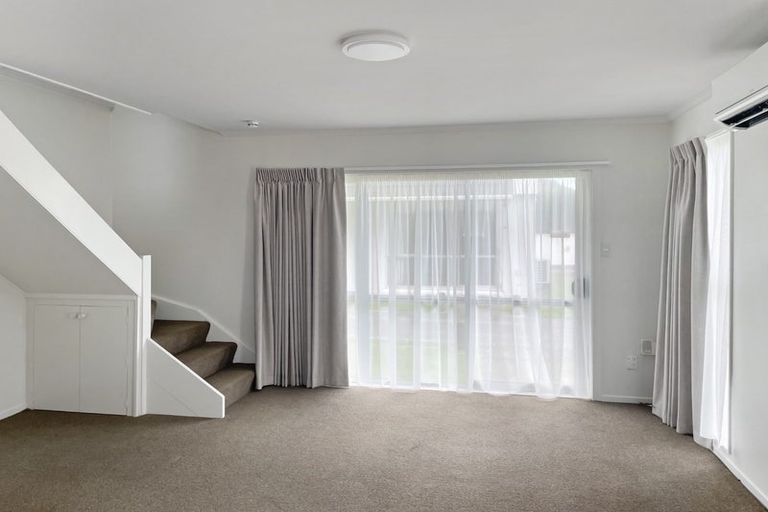 Photo of property in 6a Flock Grove, Fairfield, Lower Hutt, 5011