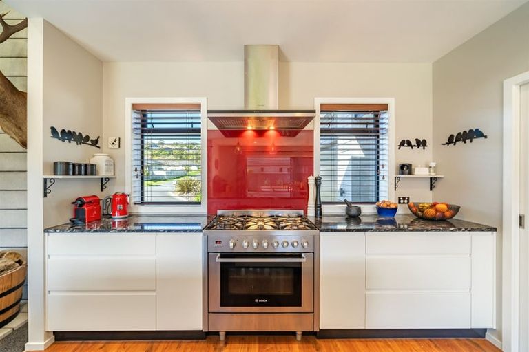 Photo of property in 14 Resolution Drive, Whitby, Porirua, 5024