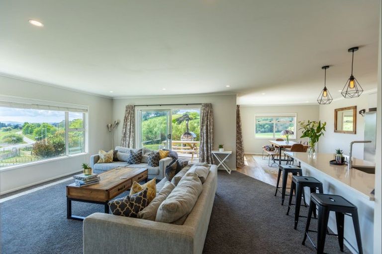 Photo of property in 100 Racecourse Road, Waipawa, 4210