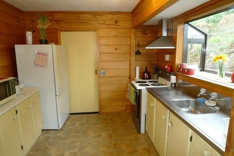 Photo of property in 31b Fitzpatrick Street, Newlands, Wellington, 6037