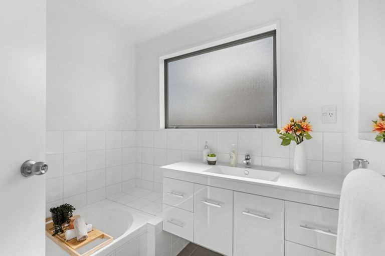 Photo of property in 15 Parkham Drive, Burnside, Christchurch, 8053