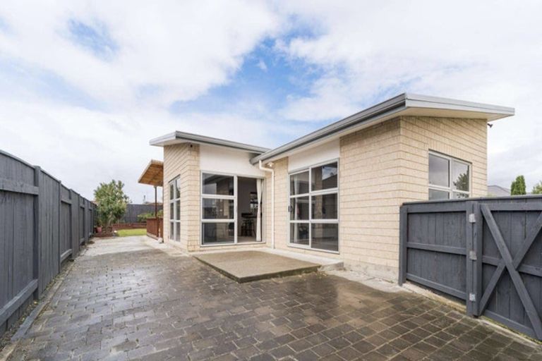 Photo of property in 58 Branigan Parade, Kelvin Grove, Palmerston North, 4414