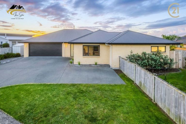 Photo of property in 32 Ripple Grove, Waiuku, 2123