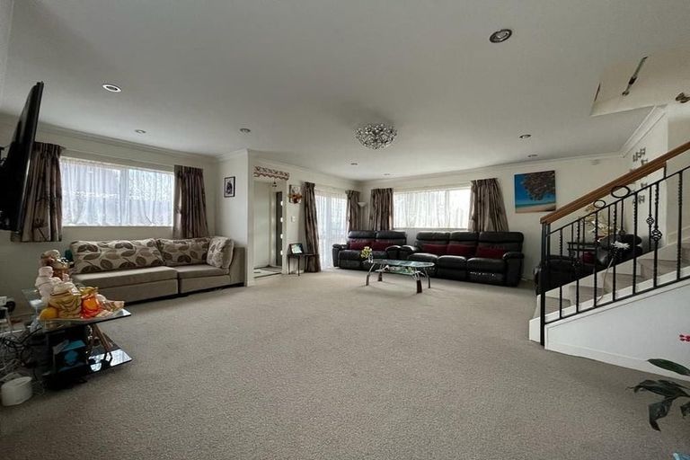 Photo of property in 1/41 Butley Drive, Farm Cove, Auckland, 2012