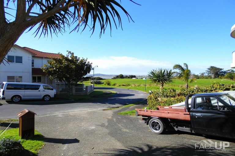 Photo of property in 7 Landmark Drive, Te Atatu Peninsula, Auckland, 0610