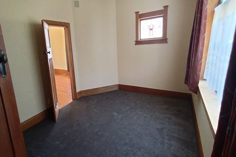 Photo of property in 16 Burrows Avenue, Karori, Wellington, 6012