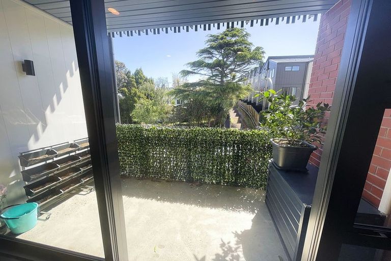 Photo of property in 25 Potter Avenue, Northcote, Auckland, 0627
