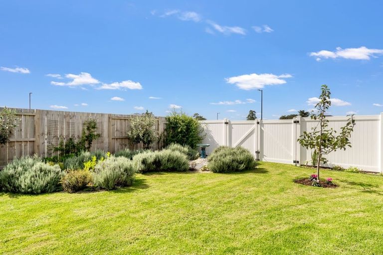 Photo of property in 4 Te Taniwha Road, One Tree Point, 0118
