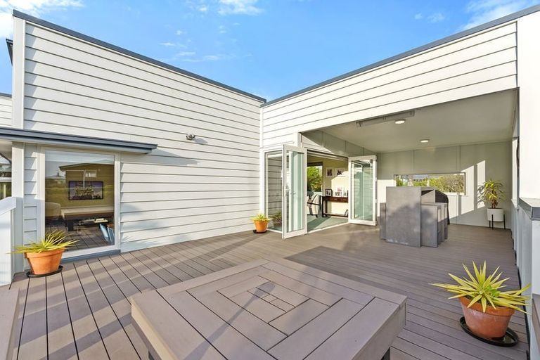 Photo of property in 22 Manly Street, Paraparaumu Beach, Paraparaumu, 5032