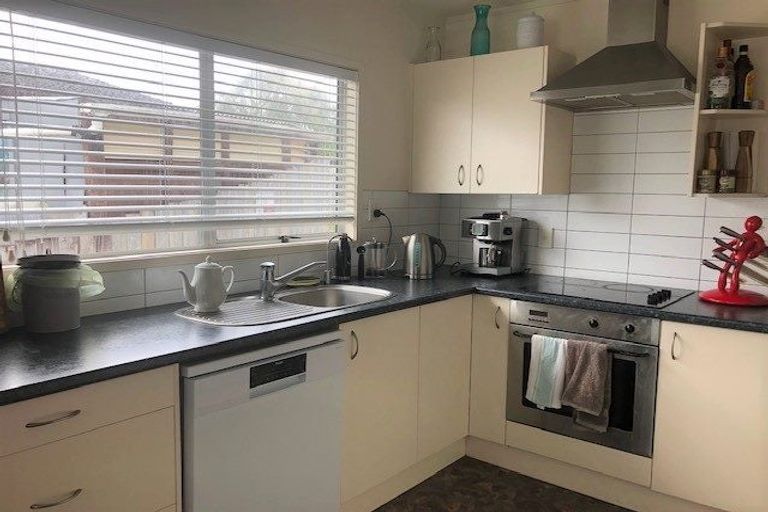 Photo of property in 94 Moire Road, Massey, Auckland, 0614