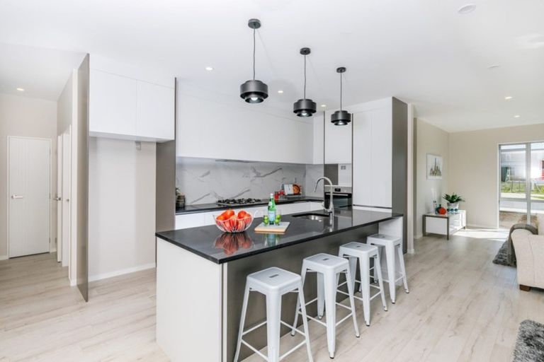 Photo of property in 42 Schoolside Road, Kumeu, 0810