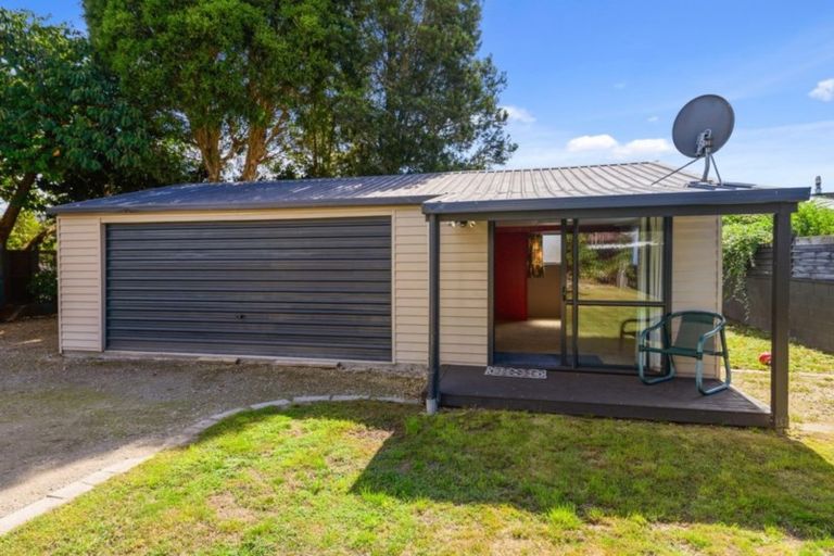 Photo of property in 1 Gifford Place, Utuhina, Rotorua, 3015