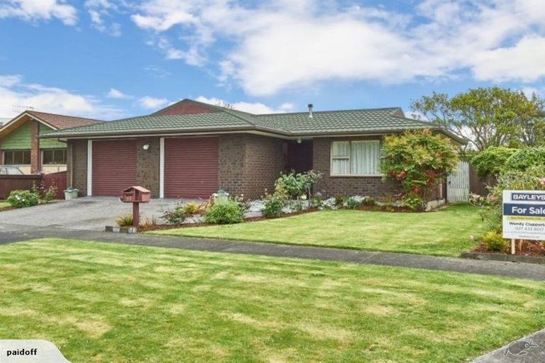 Photo of property in 22 Hind Place, Hokowhitu, Palmerston North, 4410