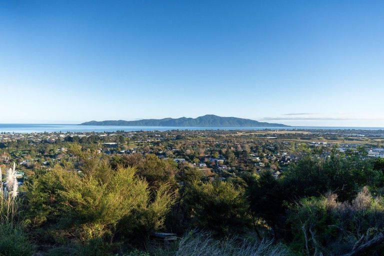Photo of property in 3 Ridgeview Lane, Paraparaumu, 5032