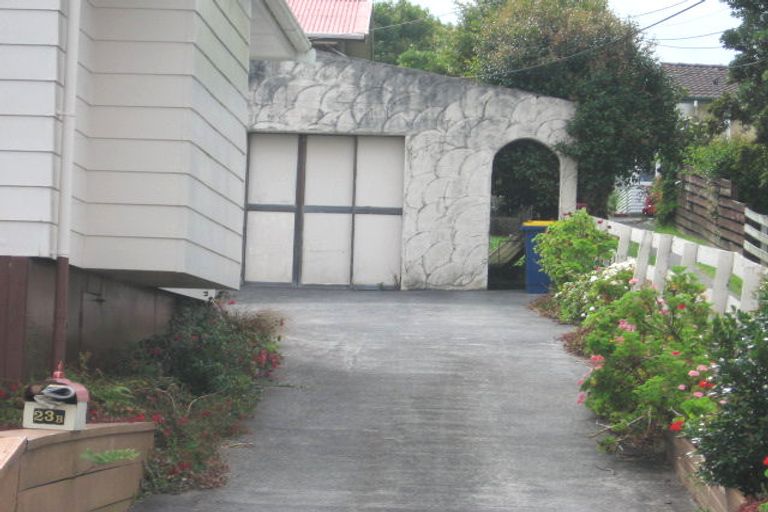 Photo of property in 1/23 Sunnyfield Crescent, Glenfield, Auckland, 0629