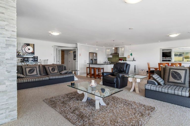 Photo of property in 45 Marine Parade, Mount Maunganui, 3116