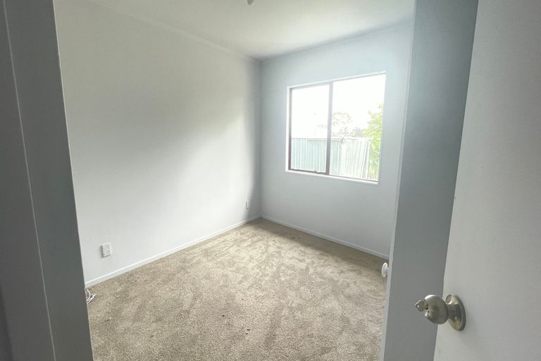 Photo of property in 1/9 Waiari Road, Conifer Grove, Takanini, 2112