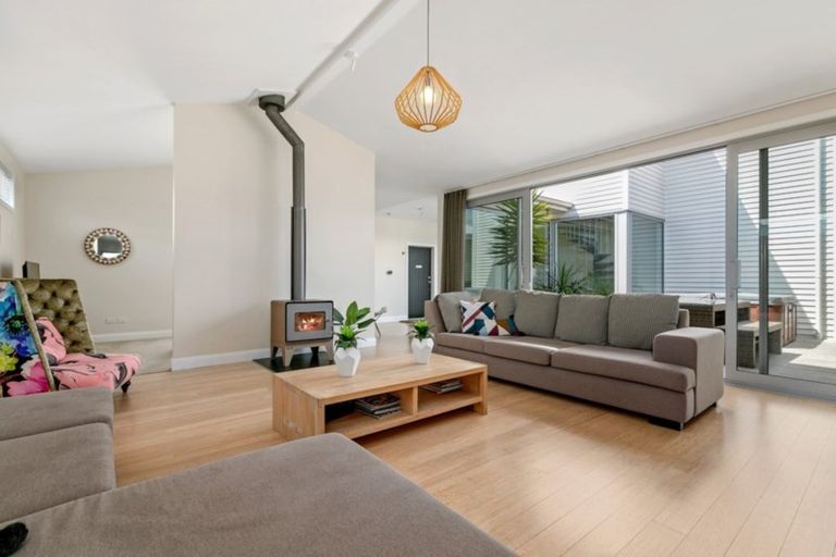 Photo of property in 1220a Papamoa Beach Road, Papamoa Beach, Papamoa, 3118
