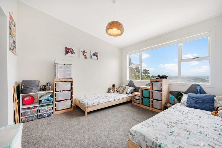 Photo of property in 12 Middlesex Place, Northland, Wellington, 6012