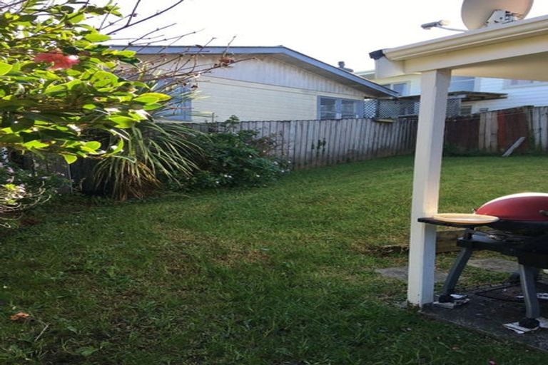 Photo of property in 2/37 Roberts Road, Glenfield, Auckland, 0629