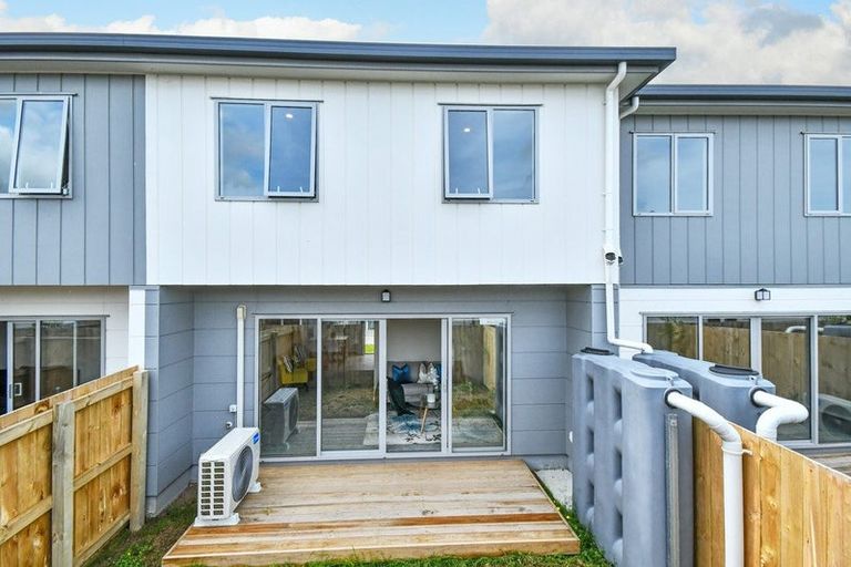 Photo of property in 2/70 Clevedon Road, Papakura, 2110