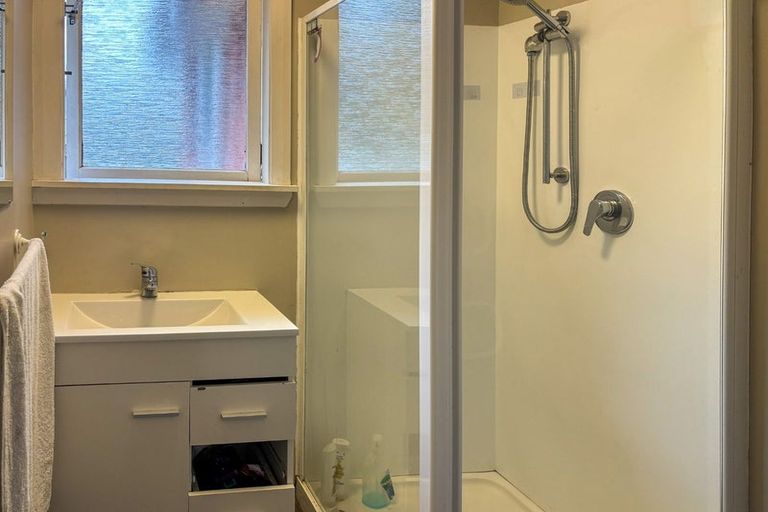 Photo of property in 33 Guildford Street, Burnside, Christchurch, 8053