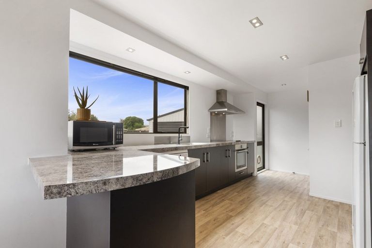 Photo of property in 8 Taurus Place, Kawaha Point, Rotorua, 3010