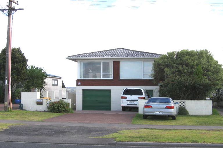 Photo of property in 1/152 Sunset Road, Unsworth Heights, Auckland, 0632