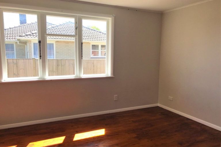 Photo of property in 11 Kohinoor Avenue, Mangere, Auckland, 2022