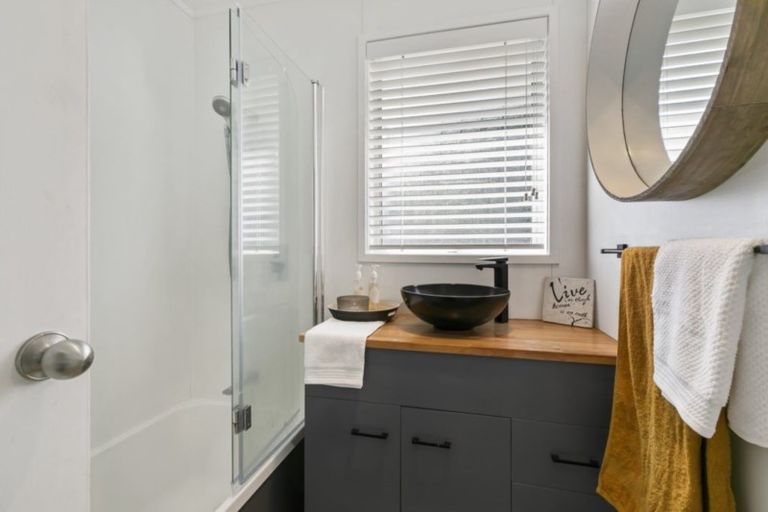 Photo of property in 52 Redcrest Avenue, Red Hill, Papakura, 2110