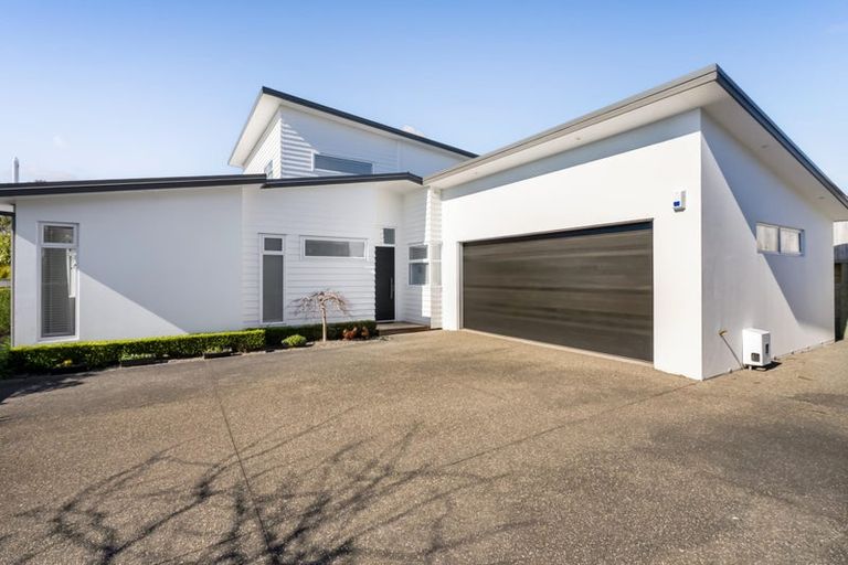 Photo of property in 321b Mangorei Road, Merrilands, New Plymouth, 4312
