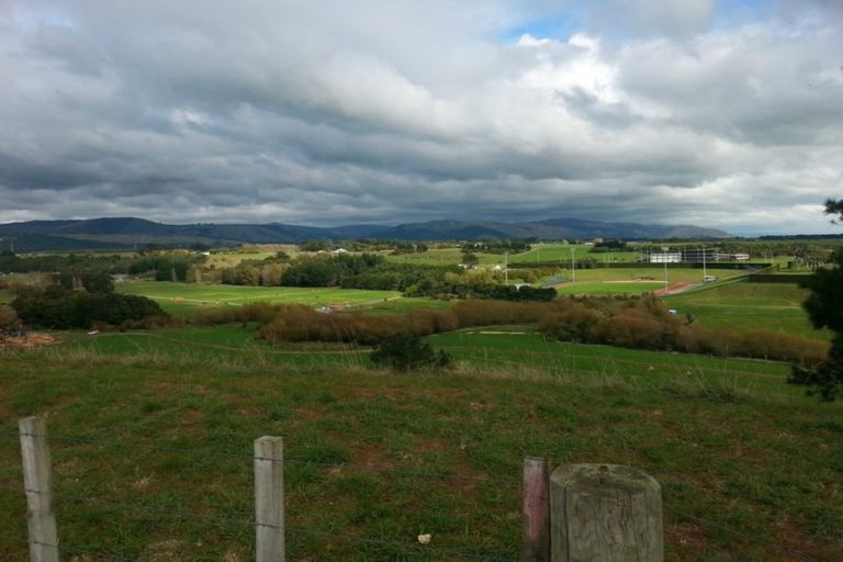 Photo of property in 6 Three Paddock Lane, Fitzherbert, Palmerston North, 4410