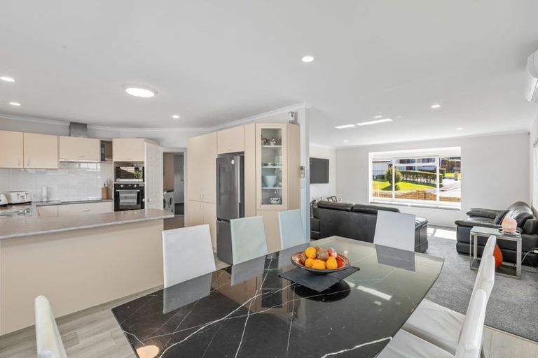 Photo of property in 15 Kath Hopper Drive, Orewa, 0931