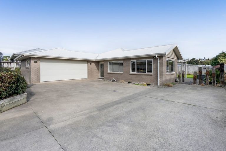 Photo of property in 2 Rayner Way, Glen Avon, New Plymouth, 4312