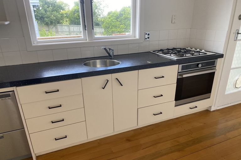 Photo of property in 95 Kervil Avenue, Te Atatu Peninsula, Auckland, 0610