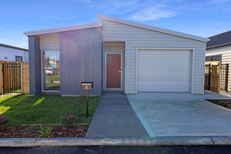 Photo of property in 10 Koru Loop, Paraparaumu, 5032