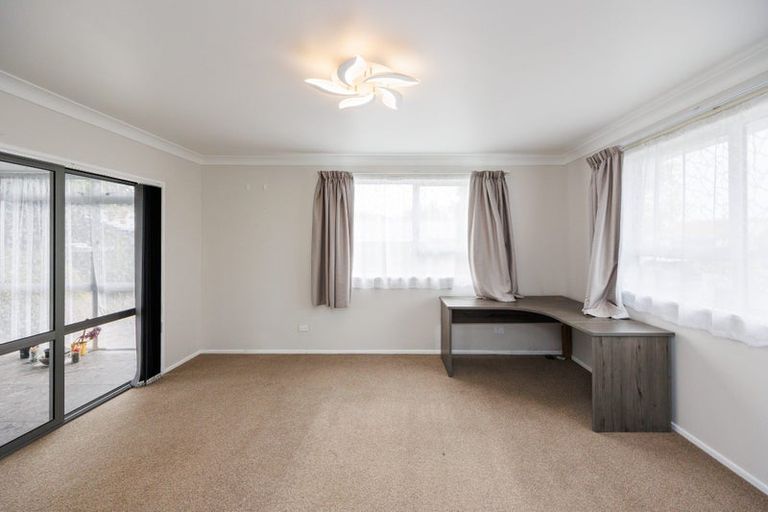 Photo of property in 9 Forbes Place, Kelvin Grove, Palmerston North, 4414