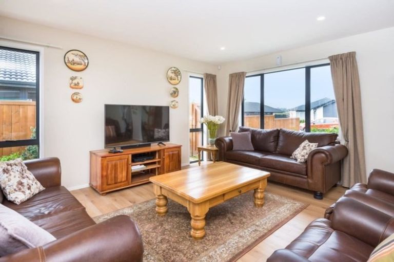 Photo of property in 26 Jelas Drive, Riverhead, 0820