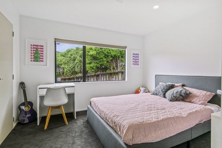 Photo of property in 184b Whangaparaoa Road, Red Beach, 0932