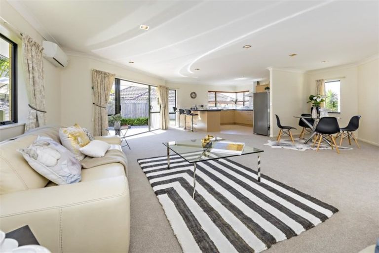 Photo of property in 30 Cairnsvale Rise, Manurewa, Auckland, 2105