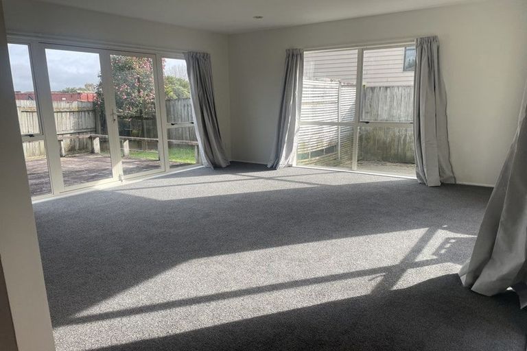 Photo of property in 16 Merlot Way, Te Atatu South, Auckland, 0610