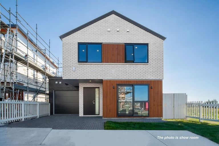 Photo of property in 8 Taipahitini Road, Rosehill, 2113