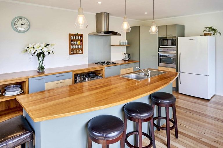 Photo of property in 51a Omapere Street, Whitby, Porirua, 5024